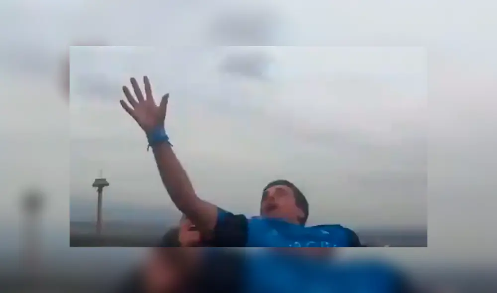YouTube viral: joven se sube a montaña rusa y atrapa en el aire un celular que caía a más de 130 km/h YouTube viral: joven se sube a montaña rusa y atrapa en el aire un celular que caía a más de 130 km/h