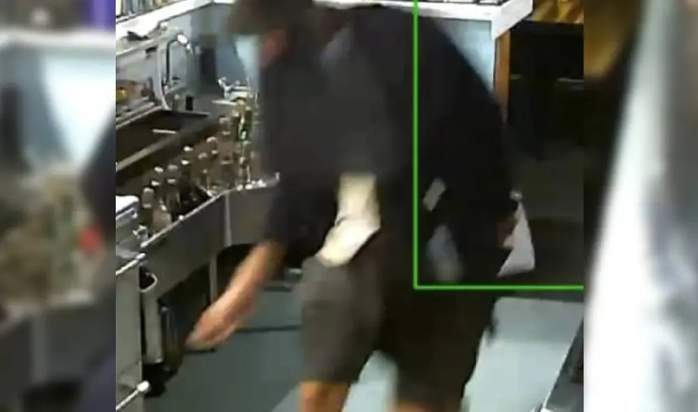 La cámaras de seguridad captaron el preciso momento en que el ladrón olvida el dinero. Foto: Facebook/YouTube/Phat Sammy's