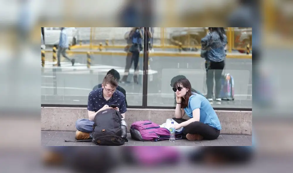 Mientras que algunos pudieron alcanzar boletos para volar antes del cierre de fronteras, otros buscan opciones para alojarse los próximos 15 días. (Foto: Antonio Melgarejo / La República) Mientras que algunos pudieron alcanzar boletos para volar antes del cierre de fronteras, otros buscan opciones para alojarse los próximos 15 días. (Foto: Antonio Melgarejo / La República)