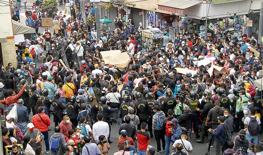 mesa redonda foto luis jimenez