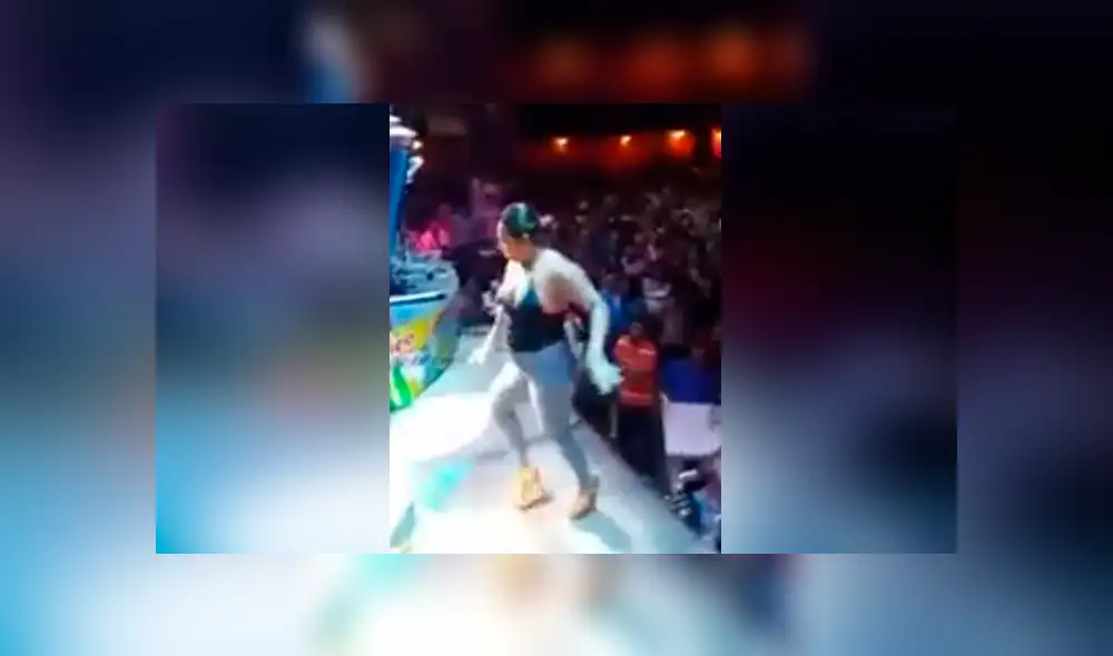 Facebook viral: mujer cae del escenario, mientras bailaba sensual cumbia [VIDEO]