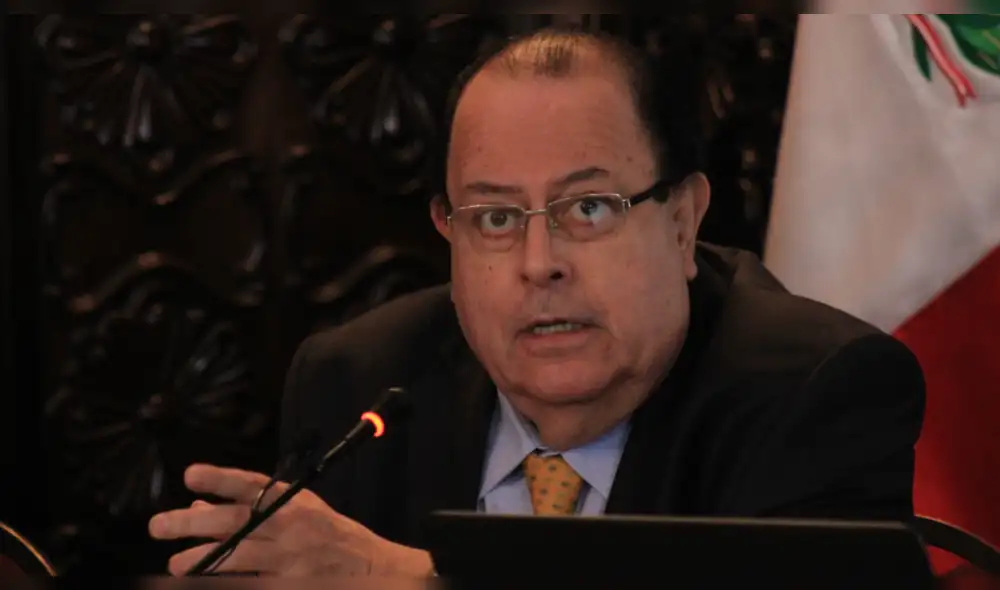 Julio Velarde aclaró que la corrupción sí afecta a la economía, combatirla no