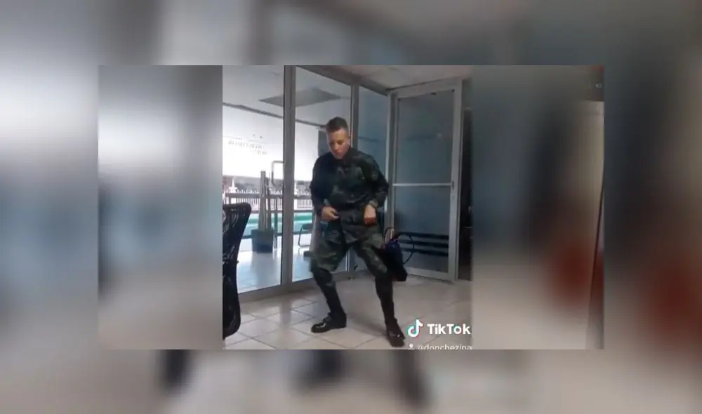 Desliza las imágenes para ver el peculiar baile que hizo un militar hondureño y por el cual fue expulsado del ejército. Foto: Don Chezina