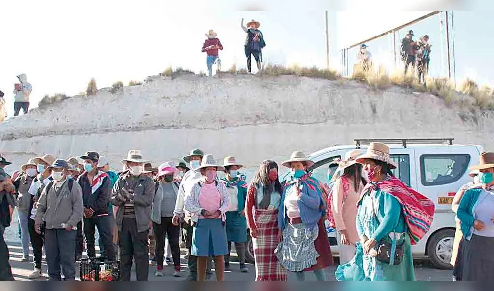 protesta. Desde hace 20 días población de Espinar - Cusco, acata una paralización indefinida por bono de 1000 soles. protesta. Desde hace 20 días población de Espinar - Cusco, acata una paralización indefinida por bono de 1000 soles.