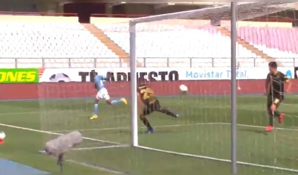 Cristal y Universitario se vienen enfrentando en el Estadio Nacional. Foto: captura Gol Perú