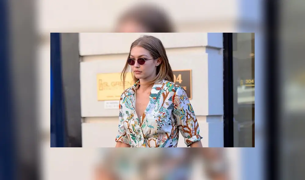 Gigi Hadid se molesta con chica que trepó la pasarela de ‘Chanel’ y la baja del escenario [VIDEO]