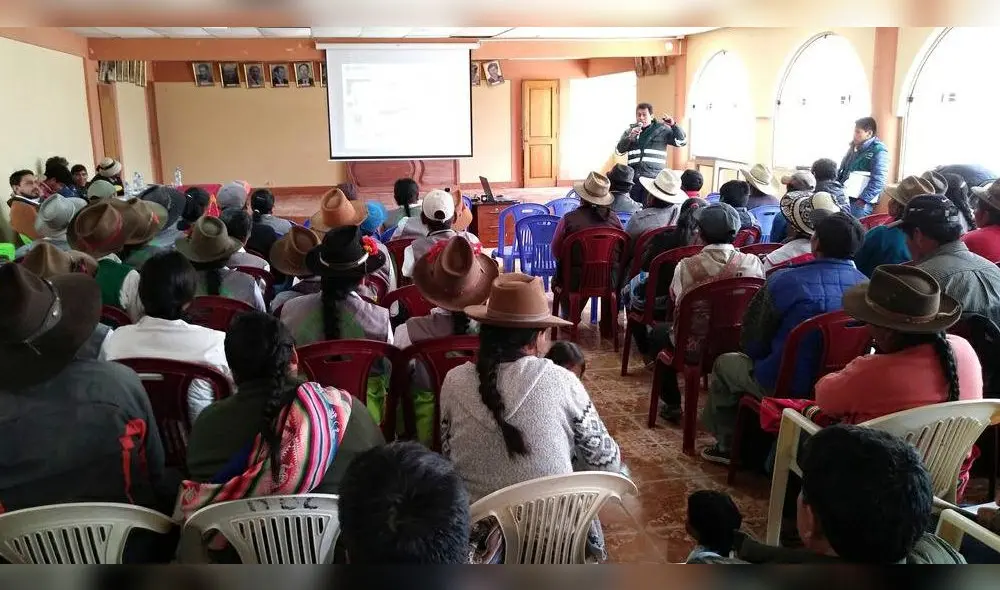 Capacitan a hombres del campo para prevenir brotes de rabia en ganado.