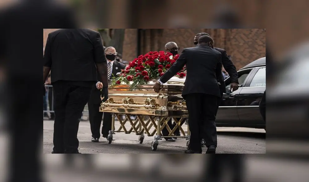 MINNEAPOLIS, MN - JUNE 04: George Floyd's casket is wheeled to a hearse after a memorial service at North Central University on June 4, 2020 in Minneapolis, Minnesota. Rev. Al Sharpton delivered a eulogy for Floyd in front of gathering of his family, politicians and celebrities.   Stephen Maturen/Getty Images/AFP