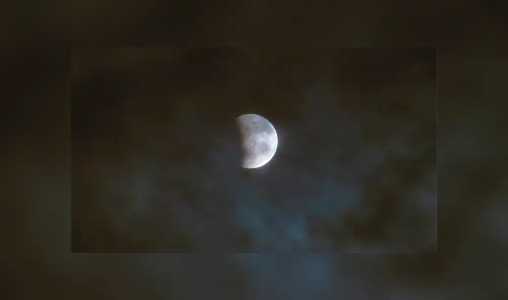 Algunas de las mejores imágenes de la superluna de sangre tomadas por usuarios en Perú