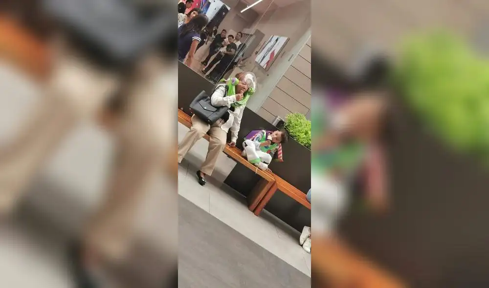Twitter: abuelita se viste como Buzz Lightyear para sorprender a su nieto fan de Toy Story [VIDEO]