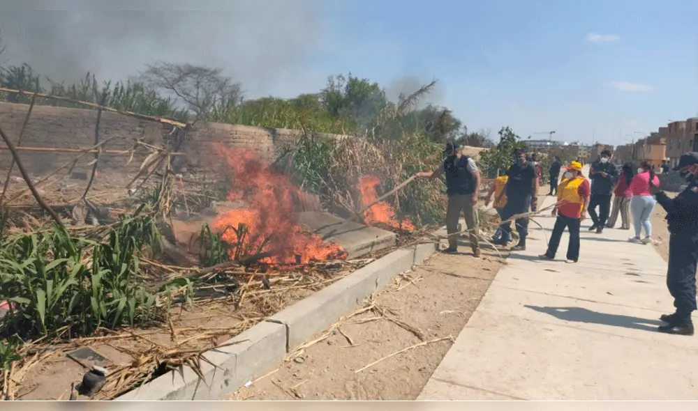 Los agentes municipales y policiales realizaron el operativo en el pueblo joven San Antonio. Foto: La República. Los agentes municipales y policiales realizaron el operativo en el pueblo joven San Antonio. Foto: La República.