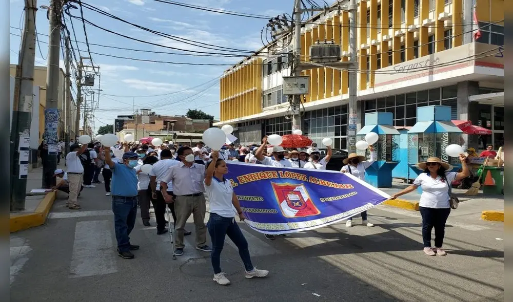 Docentes de Piura exigen la liberación de Pedro Castillo. Foto: Almendra Ruesta.