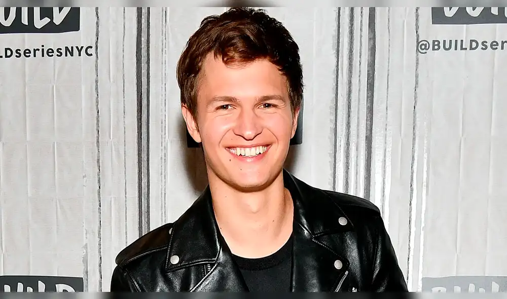Ansel Elgort trolea con desnudo para ayudar con alimentos a doctores y bomberos que luchan contra el coronavirus