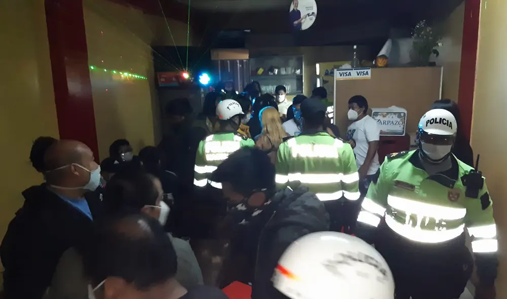 Un total de 39 personas fueron halladas en el local. Foto: PNP Un total de 39 personas fueron halladas en el local. Foto: PNP