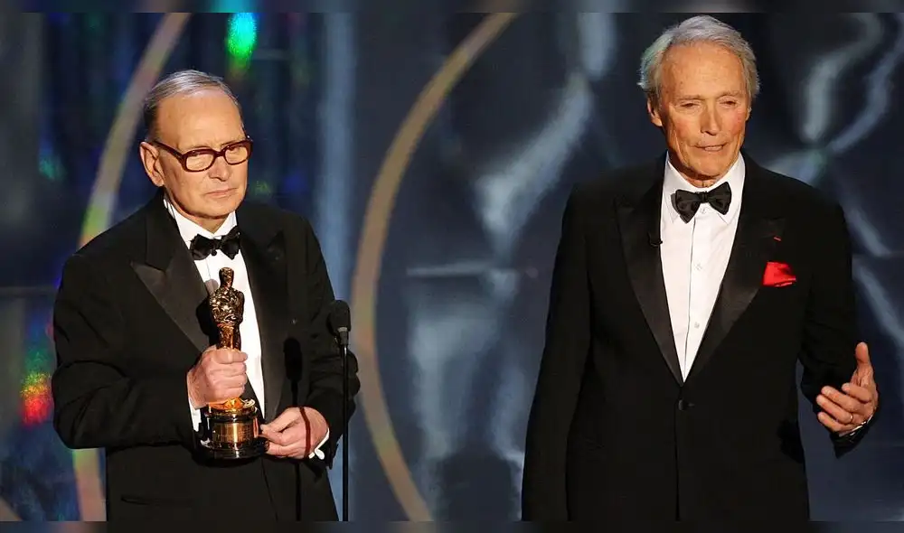 En el 2007, Ennio Morricone recibió un Óscar de manos de Clint Eastwood. (Foto: AFP) En el 2007, Ennio Morricone recibió un Óscar de manos de Clint Eastwood. (Foto: AFP)