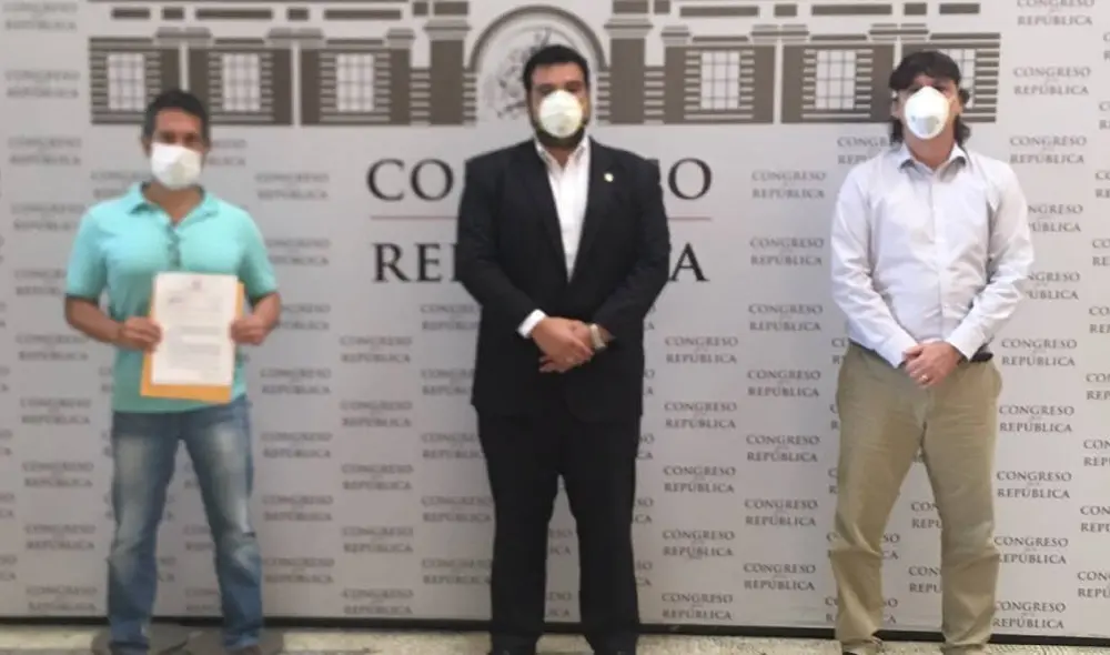 Jean Ferrari acudió al congreso para denunciar a Indecopi.