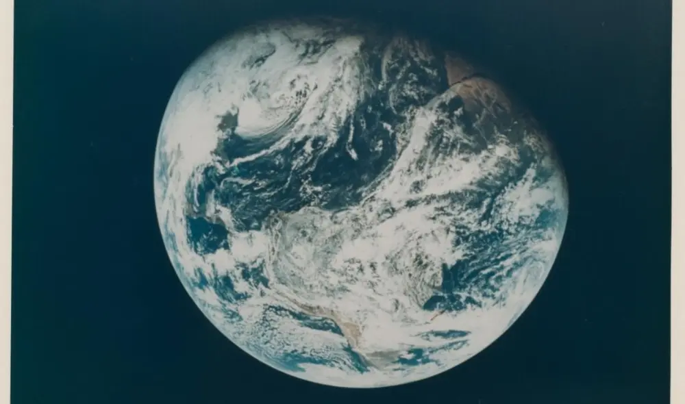 La canica es una de las fotografías más conocidas que es parte de esta colección. Foto: Christie's La canica es una de las fotografías más conocidas que es parte de esta colección. Foto: Christie's