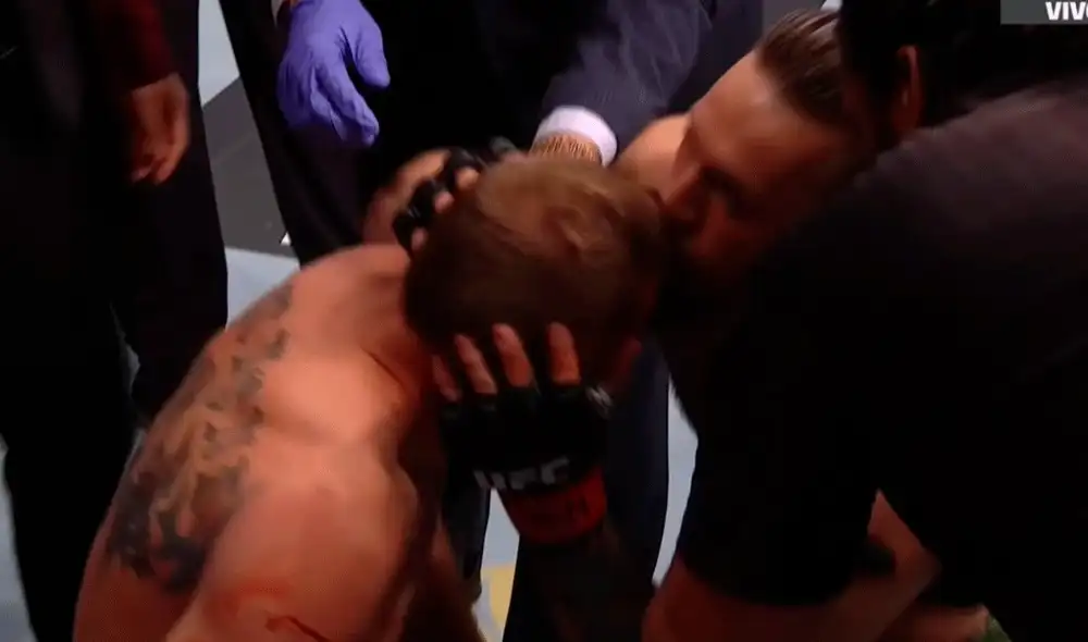 Conor McGregor le propinó una brutal patada a Cowboy Cerrone y lo venció en 40 segundos en el UFC 246. | Foto: ESPN Conor McGregor le propinó una brutal patada a Cowboy Cerrone y lo venció en 40 segundos en el UFC 246. | Foto: ESPN