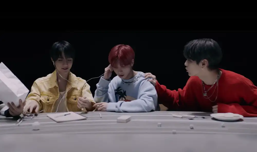 Desliza para ver más fotos de TXT. Desliza para ver más fotos de TXT.