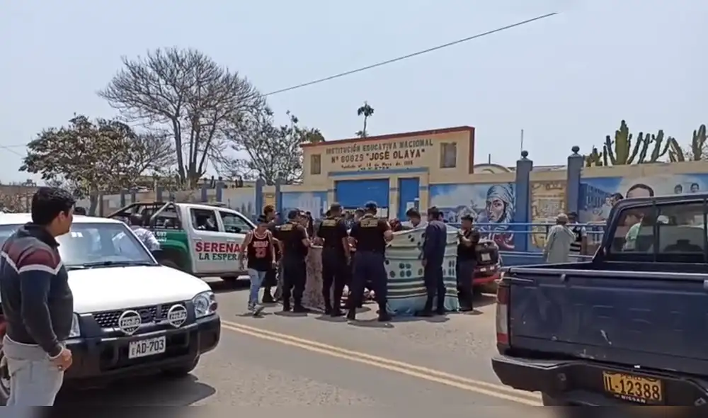 El crimen se cometió frente a una institución educativa. Foto: captura video/La República/ Facebook