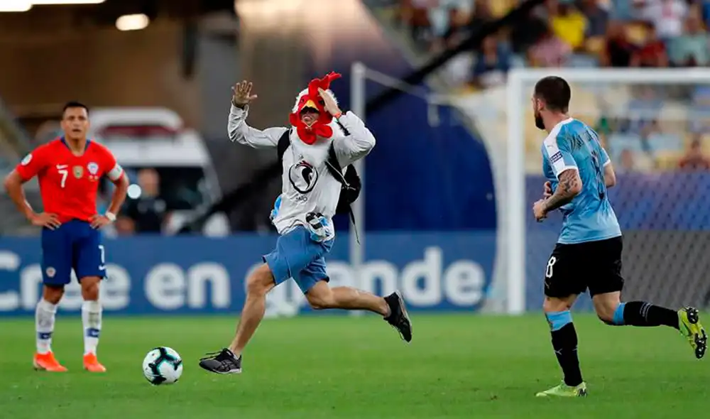 Javier Castrilli defiende a Gonzalo Jara.