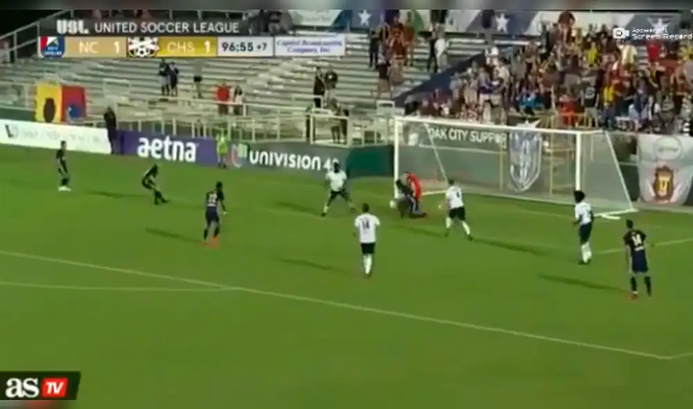 Youtube: Extraña jugada de fútbol provocó interminable risa de comentarista Youtube: Extraña jugada de fútbol provocó interminable risa de comentarista