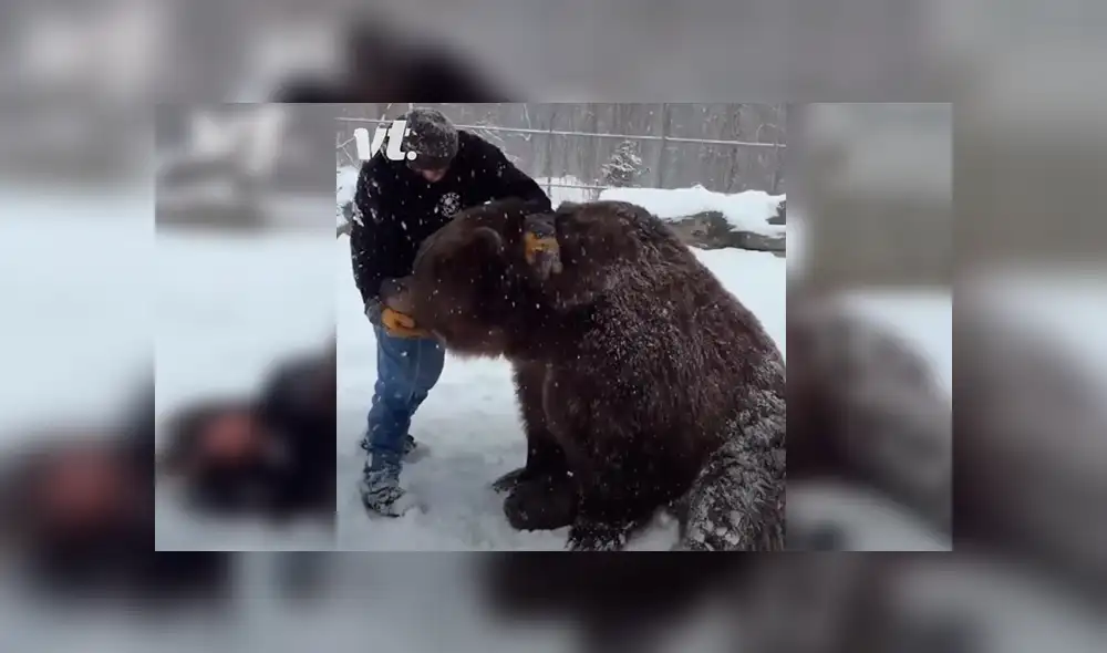 En YouTube, un hombre vio a su ‘mejor amigo’ tras un largo tiempo separados y se dieron un amoroso abrazo.