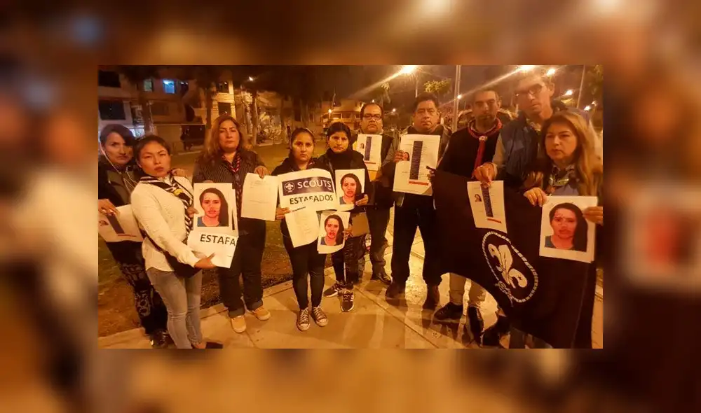 Denuncian a mujer por estafa con pasajes de avión. Créditos: La República. Denuncian a mujer por estafa con pasajes de avión. Créditos: La República.