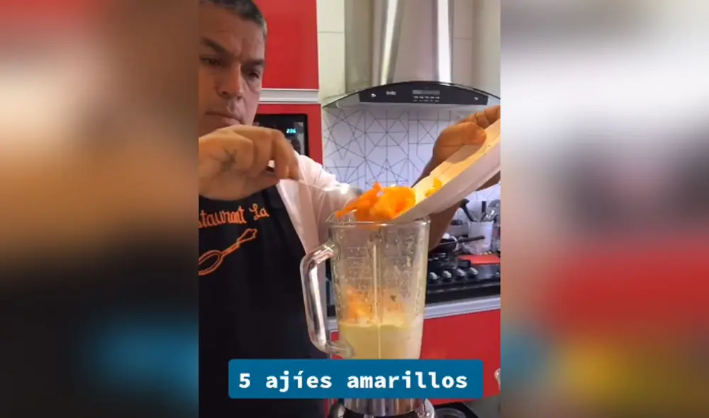 El hombre mostró, paso a paso, cómo hacer esta famosa crema que se acompaña con pollo a la brasa. Foto: TikTok