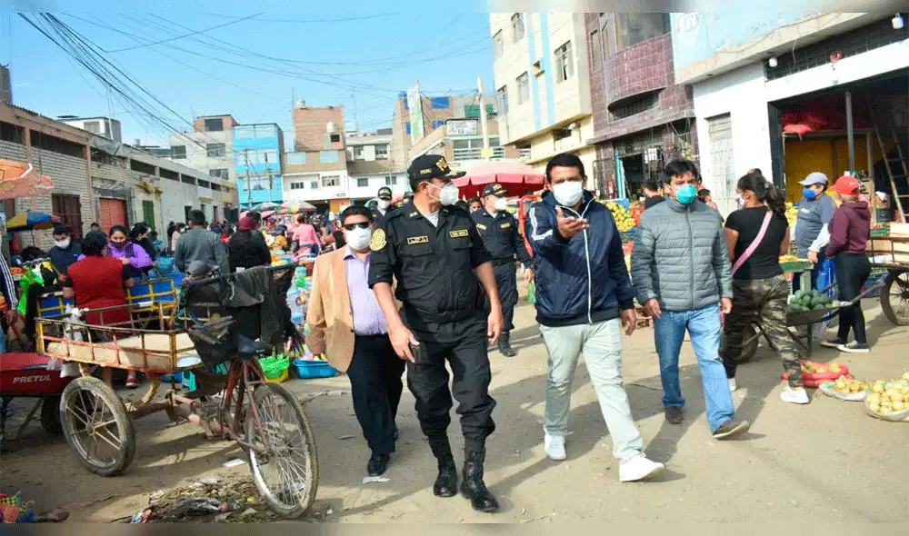 Policía y funcionarios de comuna de Leonardo Ortiz constataron situación de mercado Moshoqueque.