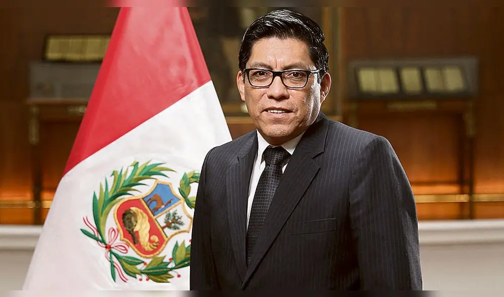 Vicente Zeballos
Presidente del Consejo de Ministros
Nació en Moquegua y es abogado de profesión. Tiene estudios de posgrado y cursos de especialización en Derecho Constitucional en España. Ejerció la docencia universitaria desde el 2000 hasta la fecha. Fue alcalde de la Municipalidad Provincial de Mariscal Nieto (2003- 2006) y congresista (2011-2016) Fue reelecto parlamentario por PPK. Exministro de Justicia y Derechos Humanos. Vicente Zeballos
Presidente del Consejo de Ministros
Nació en Moquegua y es abogado de profesión. Tiene estudios de posgrado y cursos de especialización en Derecho Constitucional en España. Ejerció la docencia universitaria desde el 2000 hasta la fecha. Fue alcalde de la Municipalidad Provincial de Mariscal Nieto (2003- 2006) y congresista (2011-2016) Fue reelecto parlamentario por PPK. Exministro de Justicia y Derechos Humanos.