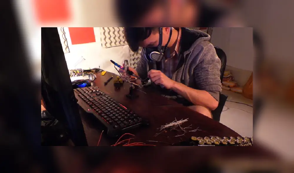 Desliza las imágenes para ver la sorprendente transformación de una antigua máquina de escribir en un instrumento musical. Desliza las imágenes para ver la sorprendente transformación de una antigua máquina de escribir en un instrumento musical.