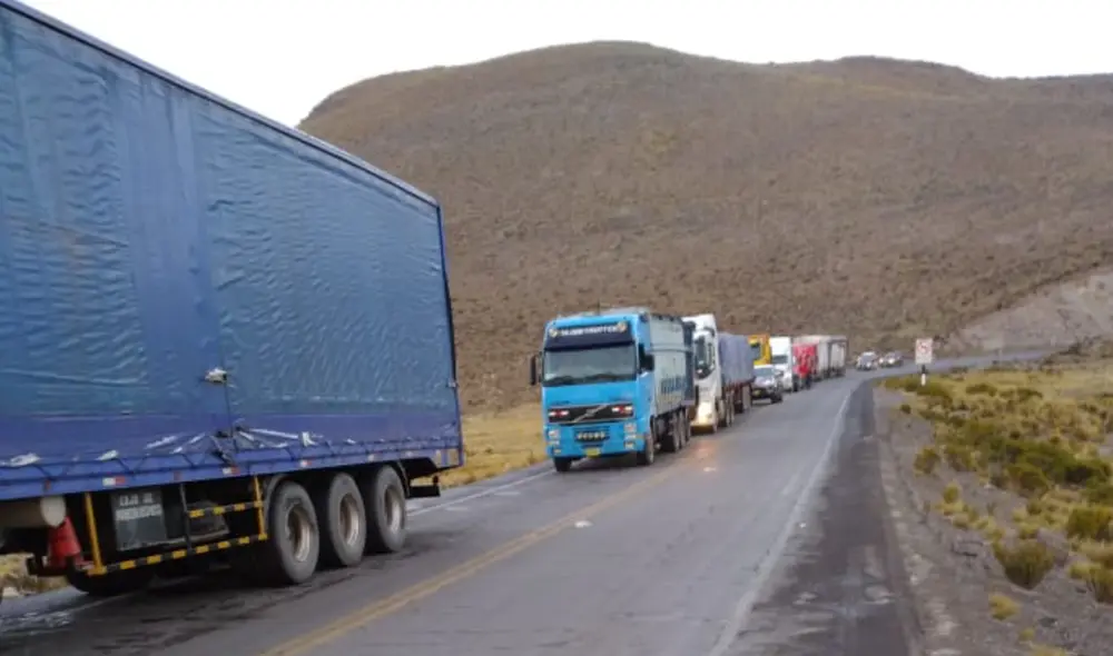 Camión con 200 balones de gas explotó en la carretera Arequipa -Puno