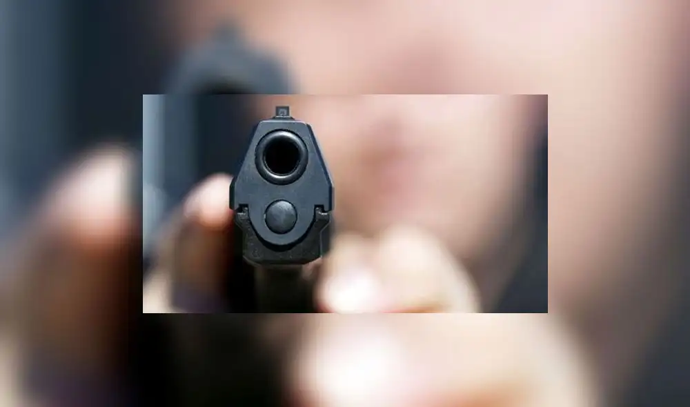 Novios se apuntan a la sien y se toman selfie antes de realizar 'pacto suicida' Novios se apuntan a la sien y se toman selfie antes de realizar 'pacto suicida'