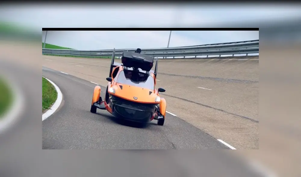 El primer auto volador. El primer auto volador.