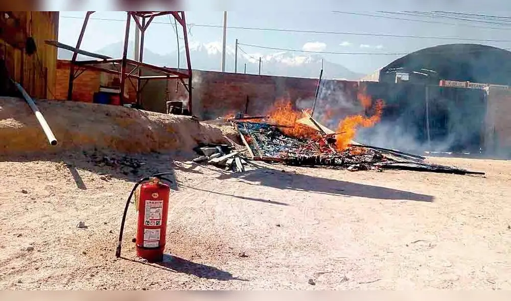 incinerado. Caseta donde se habria producido contagios en Río Seco, fue incinerada, según fuentes de Gobierno Regional.