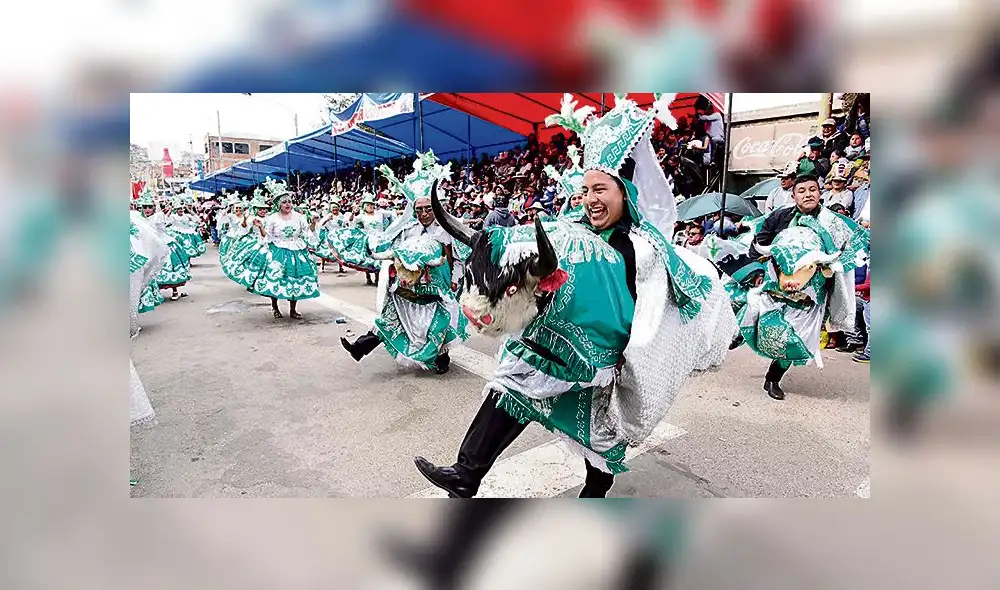 Parada de veneración por la Virgen de la Candelaria deleitó a turistas en Puno Parada de veneración por la Virgen de la Candelaria deleitó a turistas en Puno