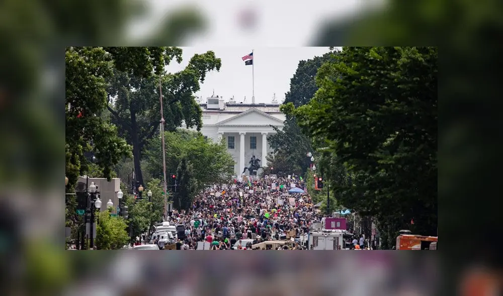 Manifestantes acudieron hasta la Casa Blanca a protestar por la violencia policial. Foto Geety Images