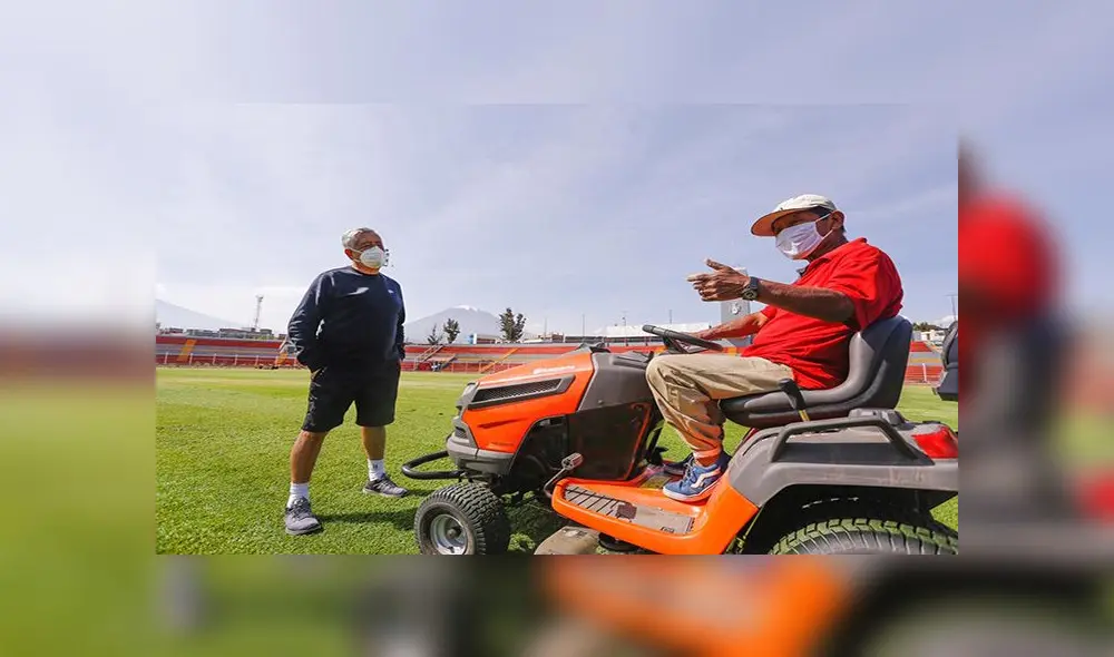 Gustavo Vivanco coordina trabajos con Gilberto Chumpitaz encargado de los trabajos