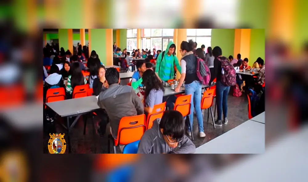 Video es viral en Facebook. Aprovechando el ‘almuerzo especial’, varios alumnos de la UNMSM volvieron tendencia el pegajoso ‘reggaetón del gusano’. Foto: Captura.