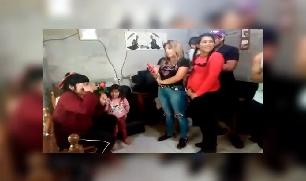 En YouTube, una señora quedó impactada con la conmovedora sorpresa que organizaron sus cinco hijos. En YouTube, una señora quedó impactada con la conmovedora sorpresa que organizaron sus cinco hijos.