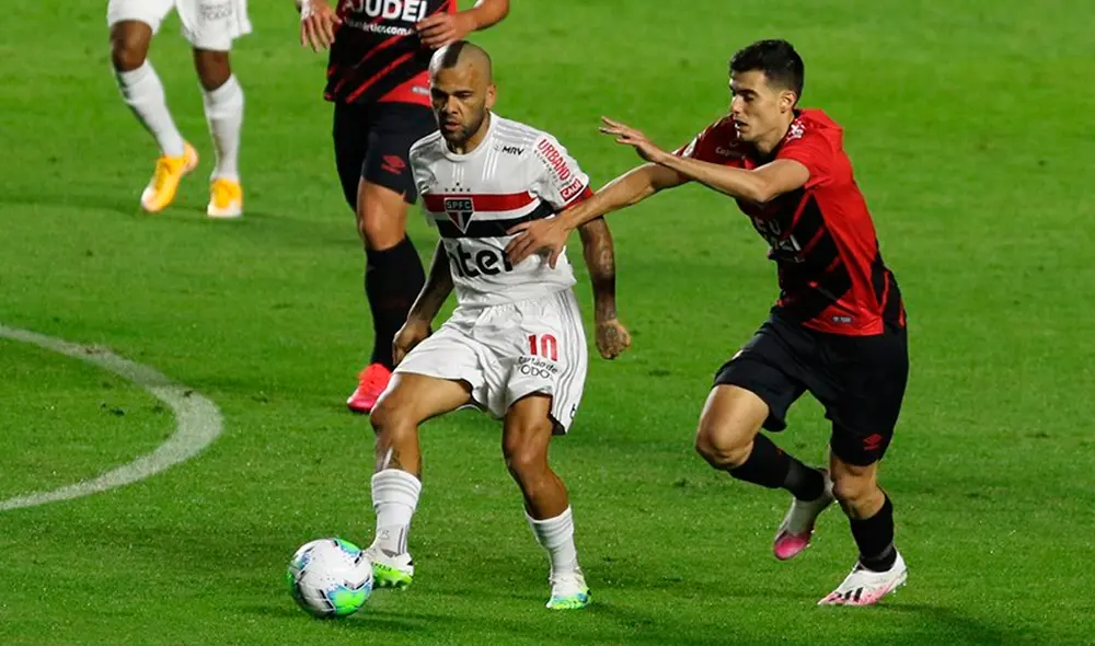 Dani Alves sufrió una fractura en el antebrazo derecho y no jugaría en el reinicio de la Copa Libertadores 2020. | Foto: @SaoPauloFC Dani Alves sufrió una fractura en el antebrazo derecho y no jugaría en el reinicio de la Copa Libertadores 2020. | Foto: @SaoPauloFC
