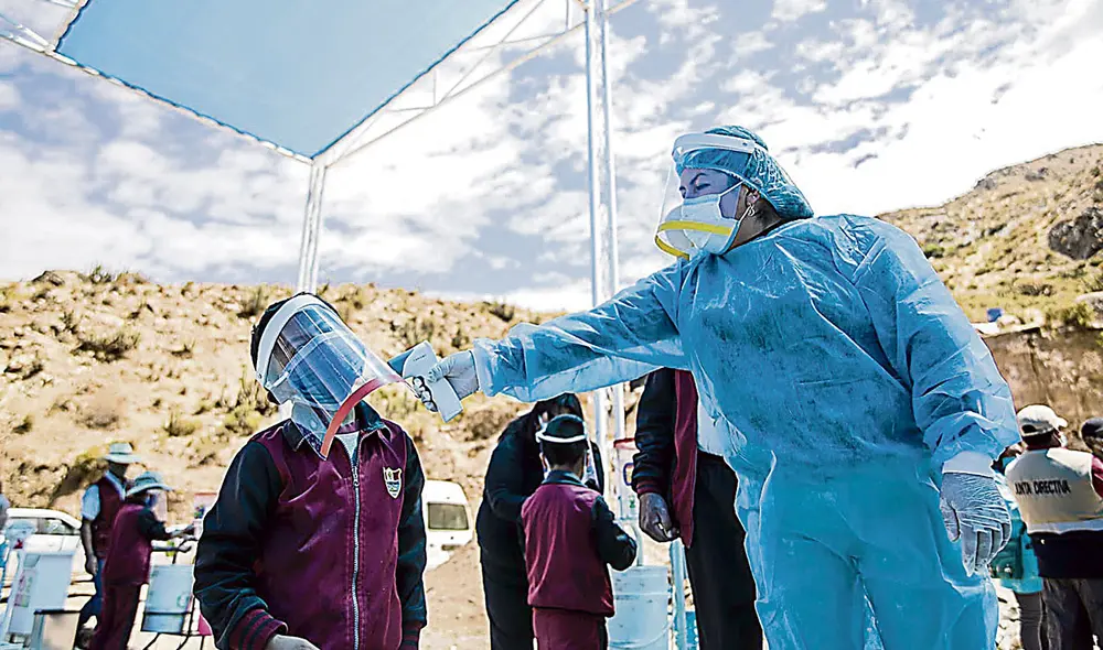 Arequipa ya empezó. Los escolares volvieron a las aulas en el centro poblado San Cristóbal. Todos pasan por controles.