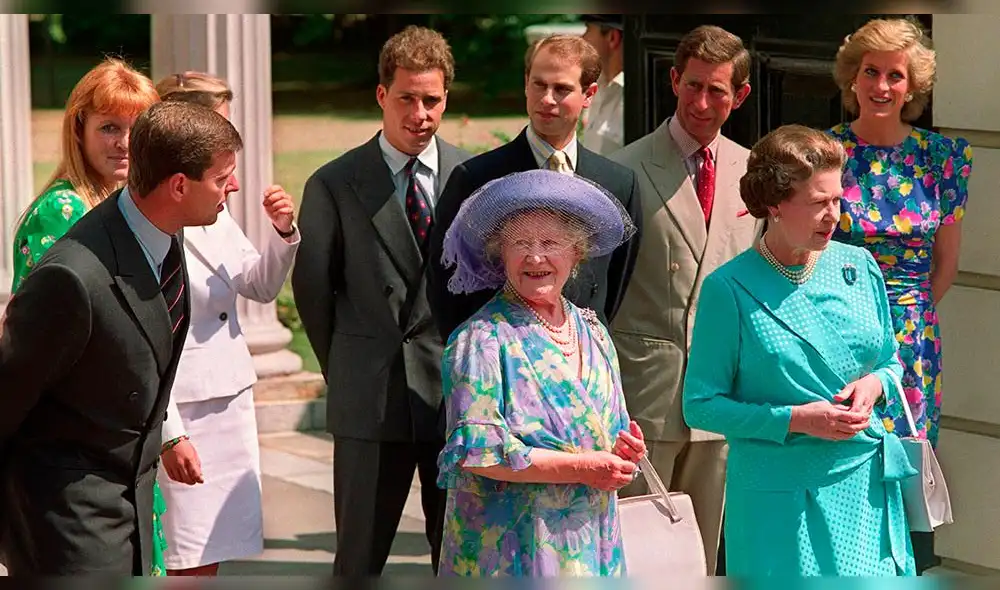 Se revela que reina Isabel II le exigió el divorcio con Carlos a Lady Di