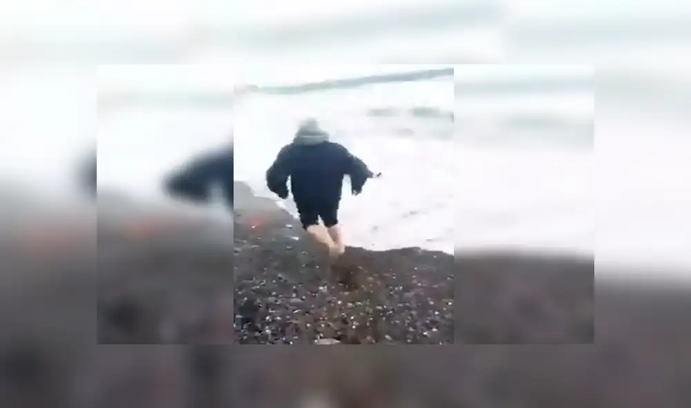 YouTube viral: hombre arriesga su vida e ingresa al mar para salvar a tortuga cubierta de plástico [VIDEO]