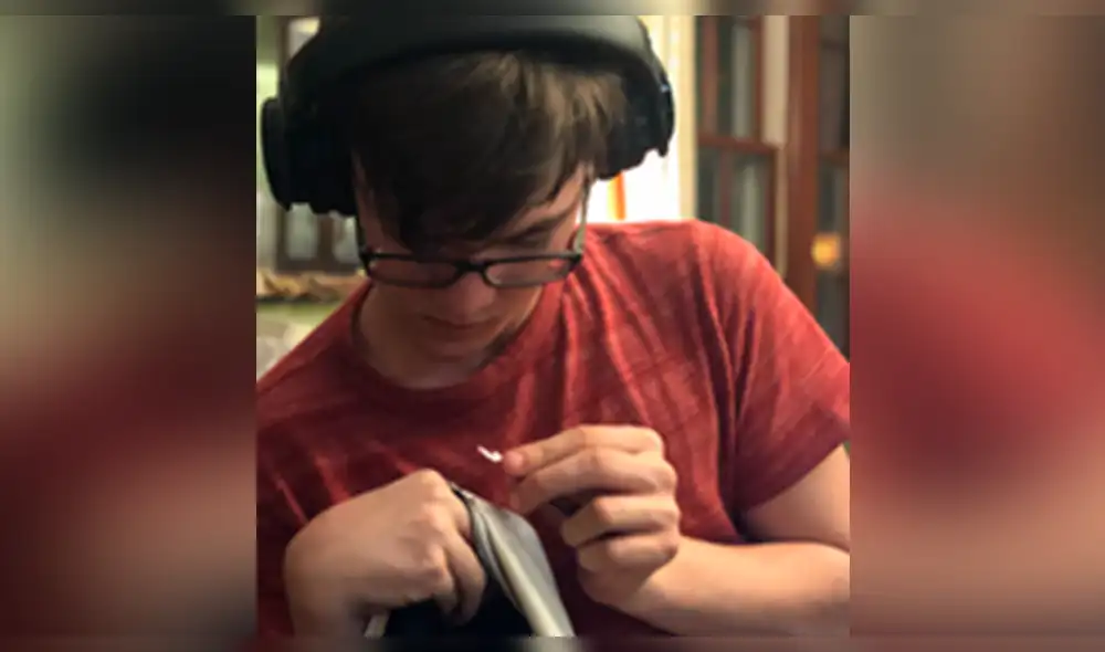 EEUU: No encontró pareja y se acompañó a sí mismo a la graduación [FOTOS]