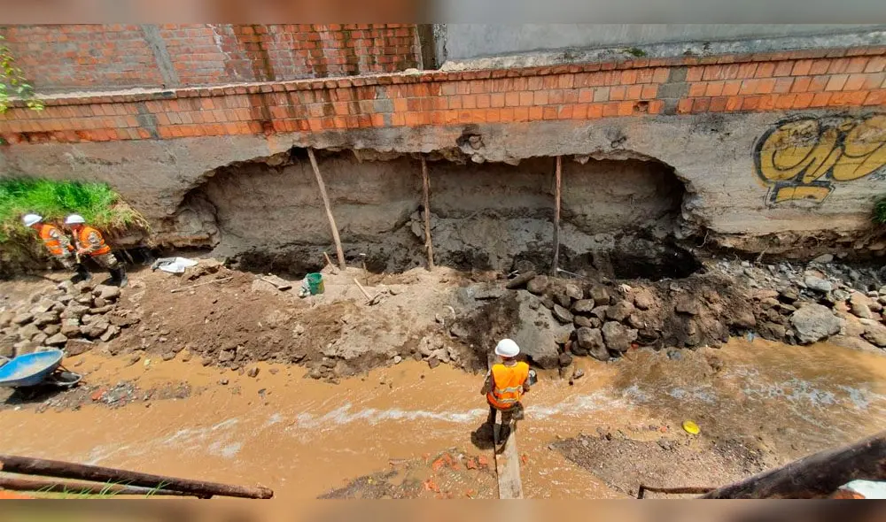 Realizan labores de reforzamiento de los cimientos socavados. Realizan labores de reforzamiento de los cimientos socavados.