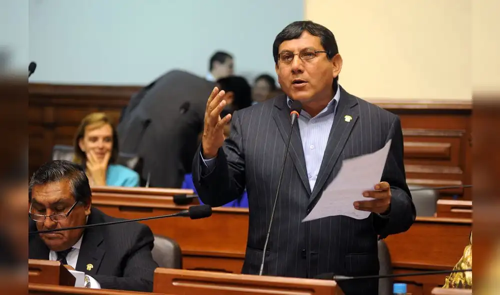 JNE decide entregar las credenciales a accesitarios de congresistas suspendidos