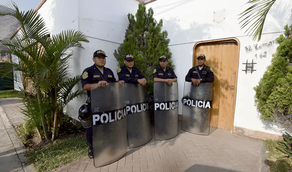 Allanamiento. La Diviac incautó mucha documentación en casa de Diego Guizado, en La Molina.