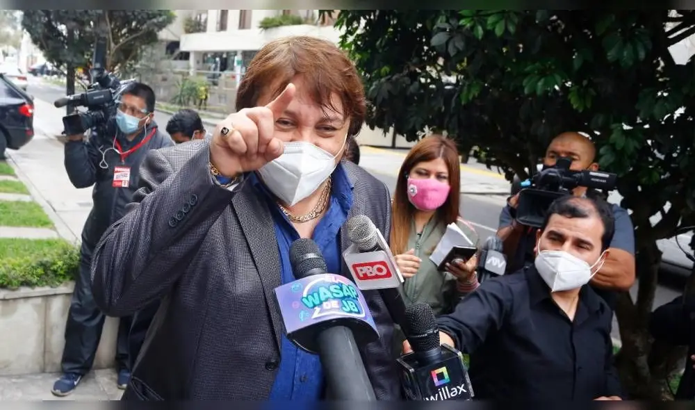 Micrófono de El wasap de JB sorprende en conferencia de prensa de Richard 'Swing'. | FOTO: Félix Contreras (La República).